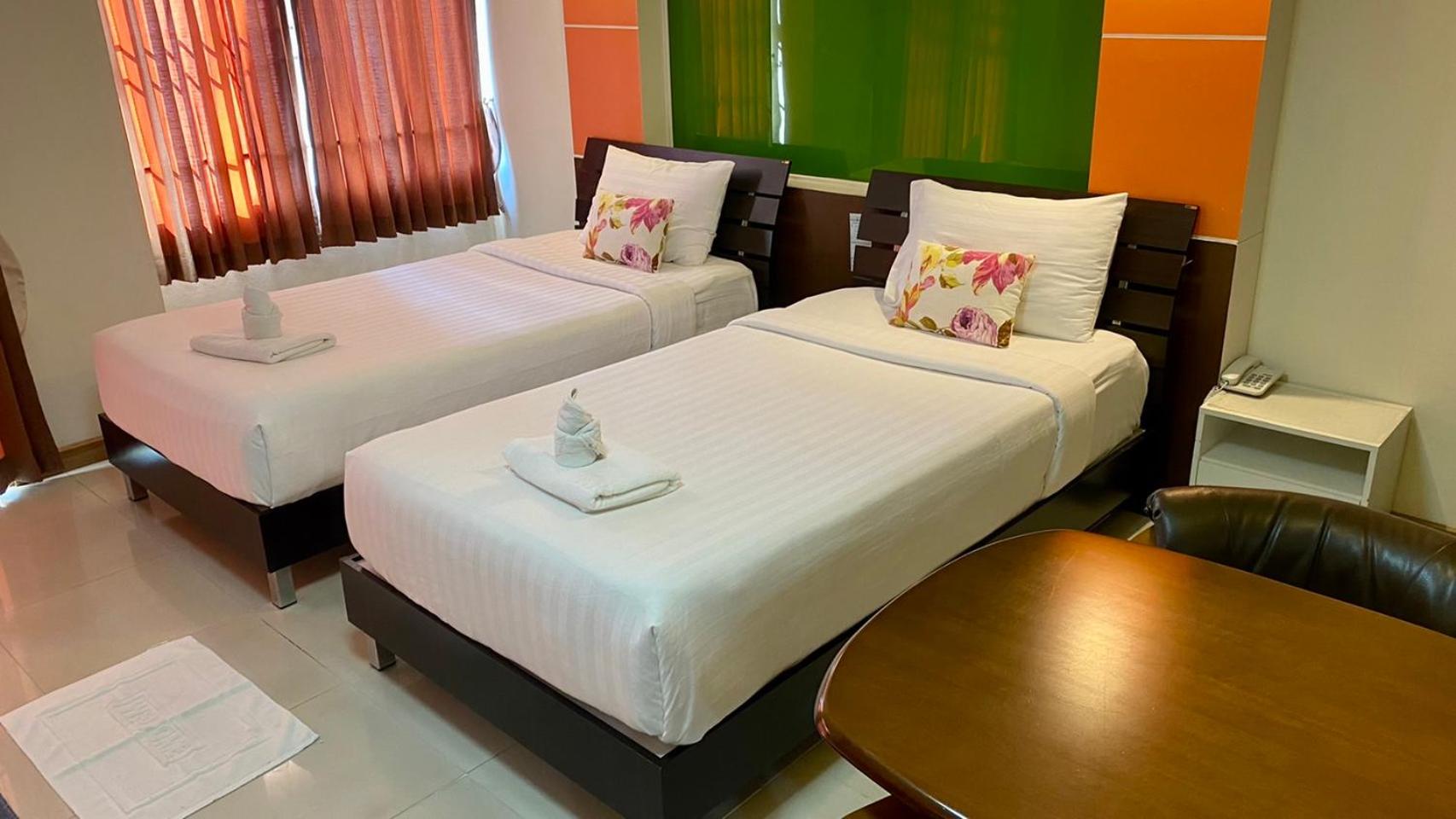 STANDARD, TWIN BEDS