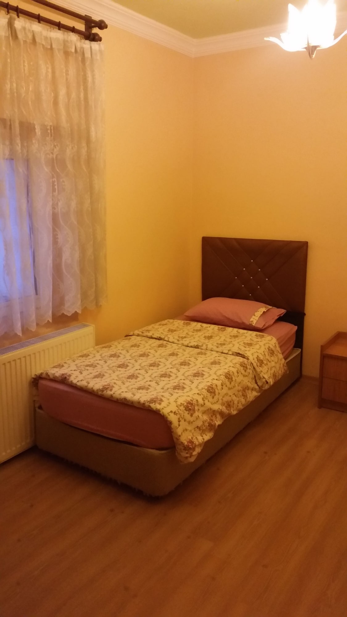 ROOM, SINGLE