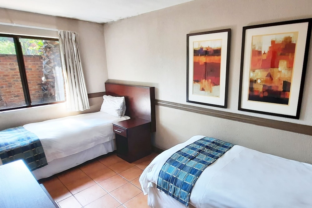 Elephant Springs Hotel &amp; Cabanas 44/80
