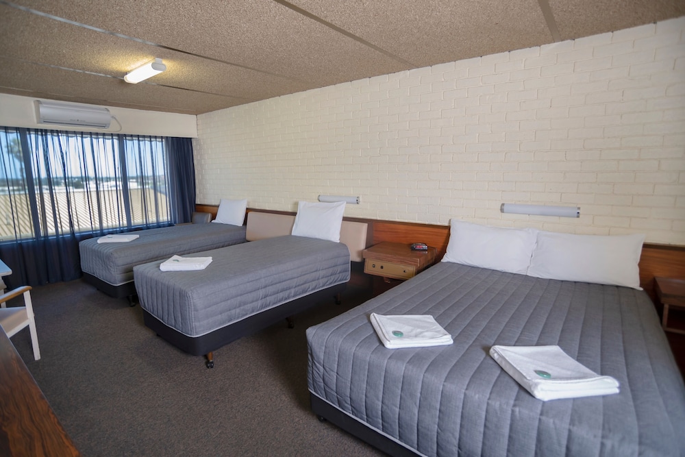 Dog Rock Motel 23/38