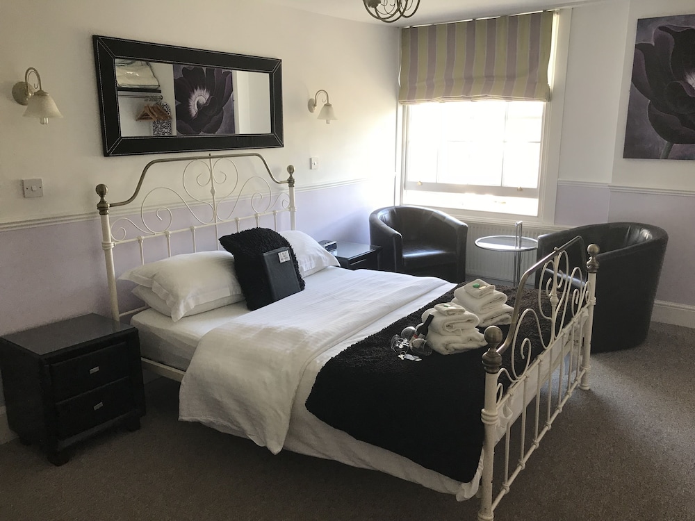 Kempfield House Hotel 11/50
