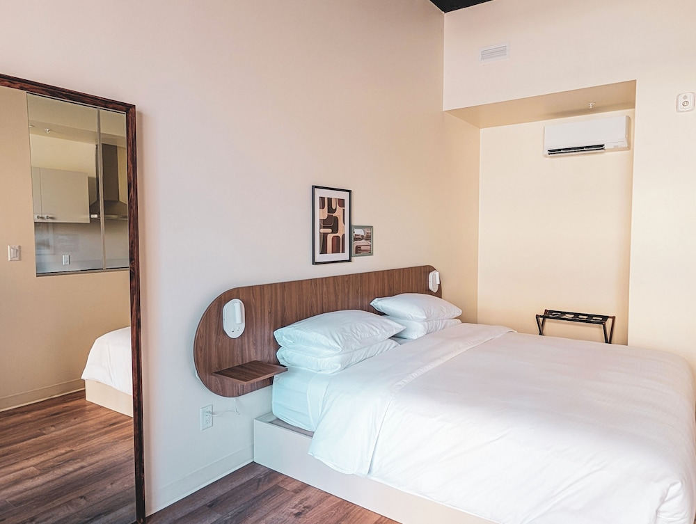 Comfort, Studio, King Bed