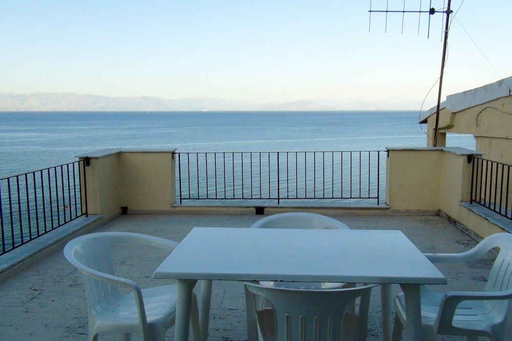El Greco Hotel 7/50