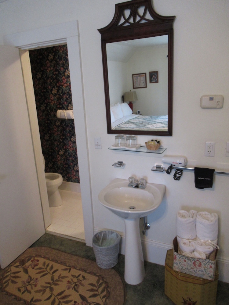 Carrier Houses Bed and Breakfast 42/60