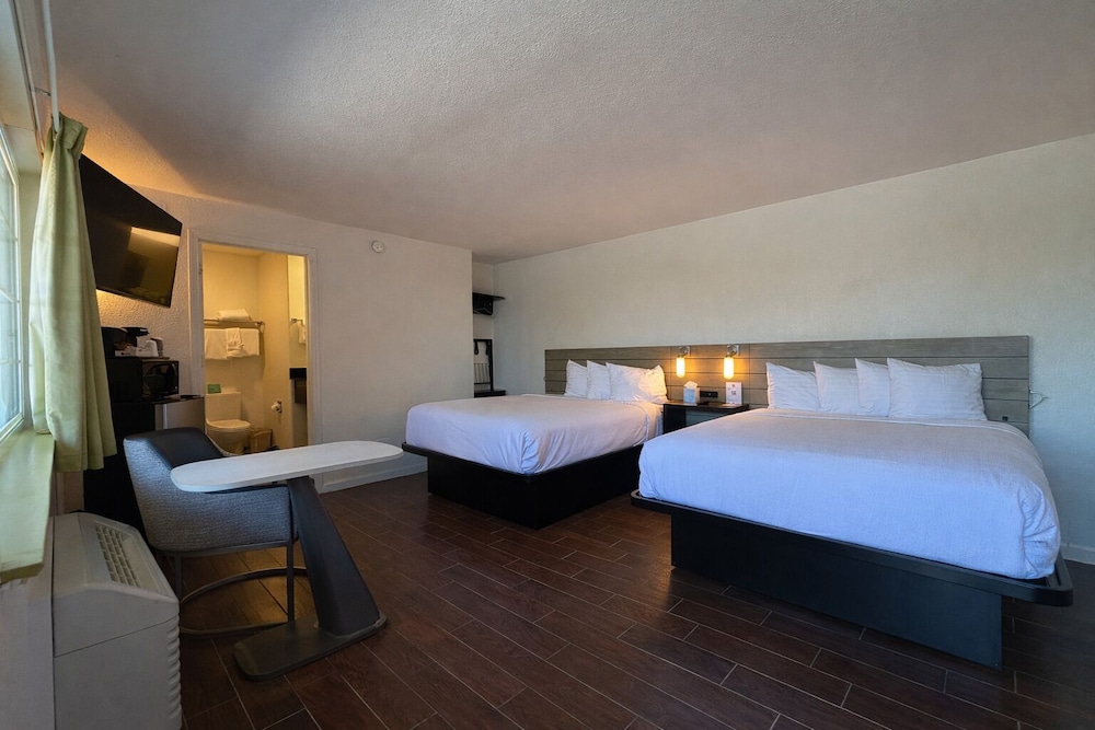 CLASSIC, 2 QUEEN BEDS