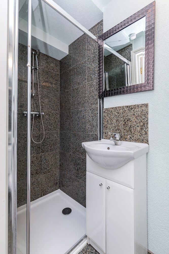 Watford General Suites 31/35