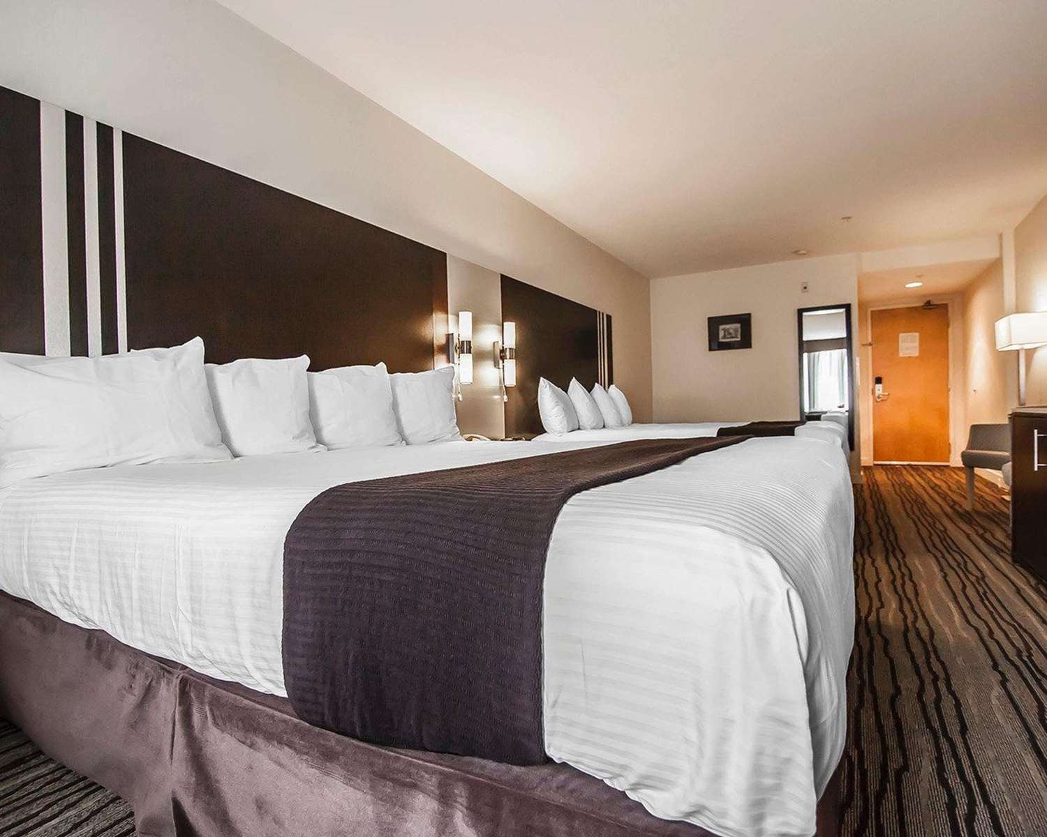 Comfort Hotel Vancouver Airport 23/44