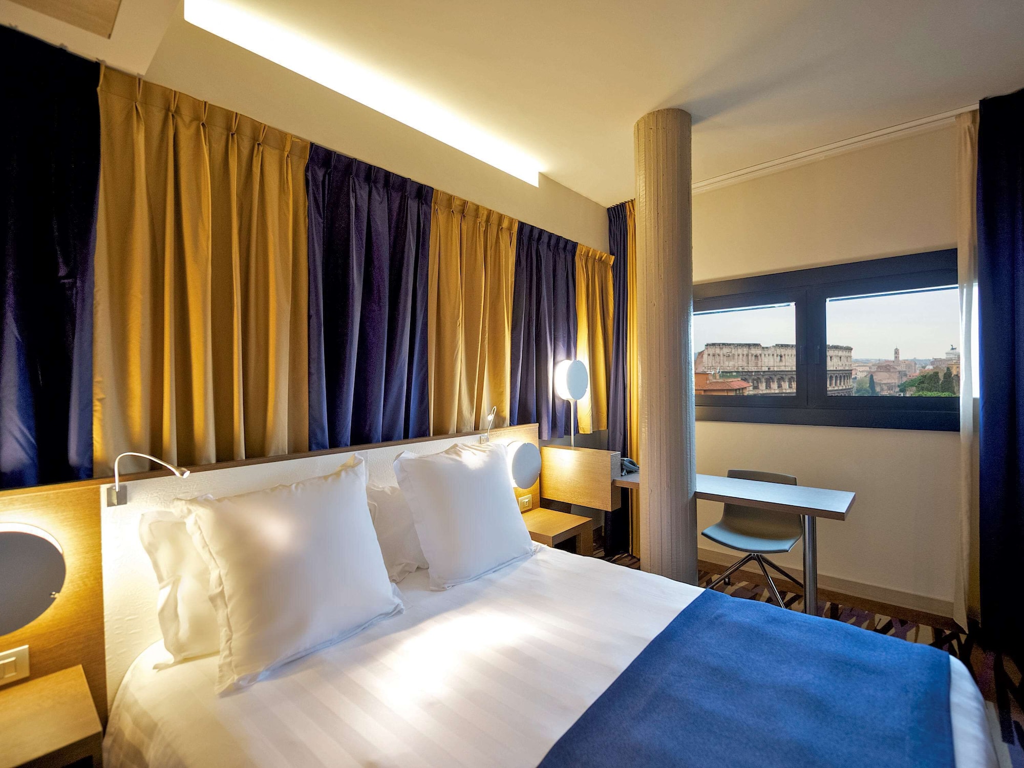 SUPERIOR, DOUBLE BED, COLOSSEUM VIEW