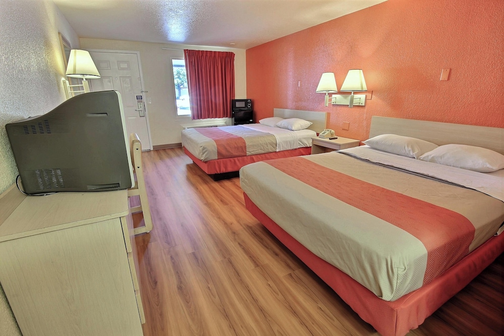Motel6 Pleasanton, CA 36/63