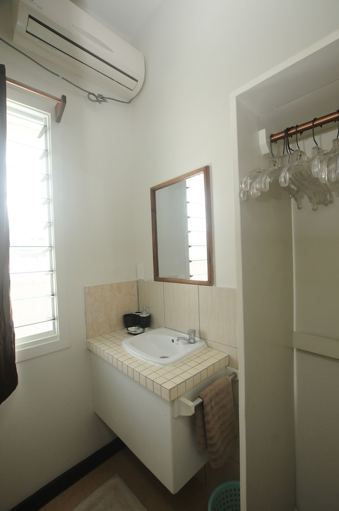 Talofa Inn 50/50