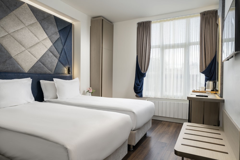 ROOM, SINGLE, QUEEN BED