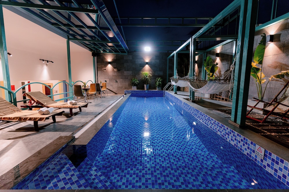 swimming pool spa