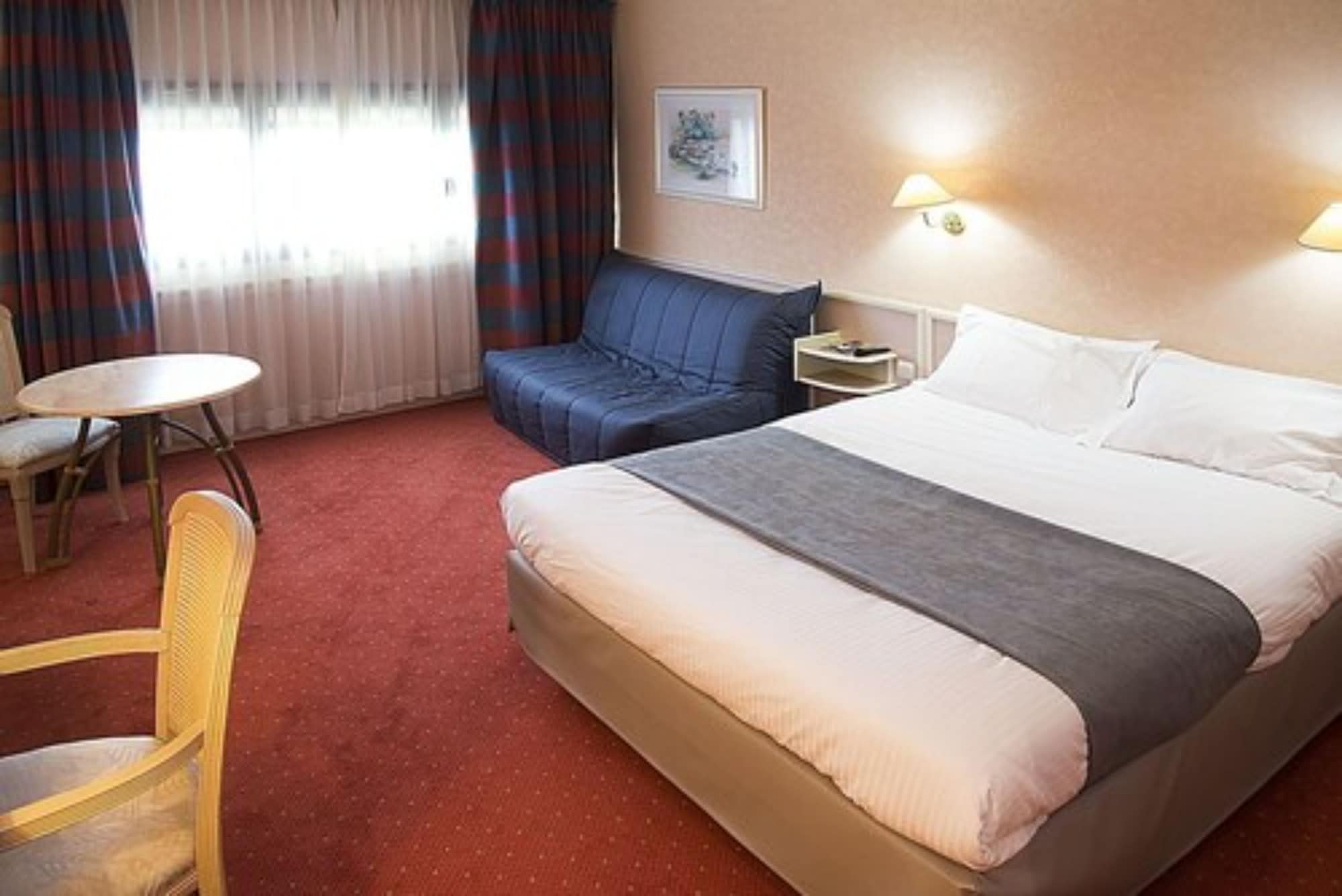 ROOM, DOUBLE BED