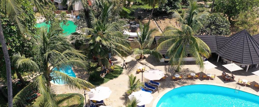 Travellers Beach Hotel and Club 43/50
