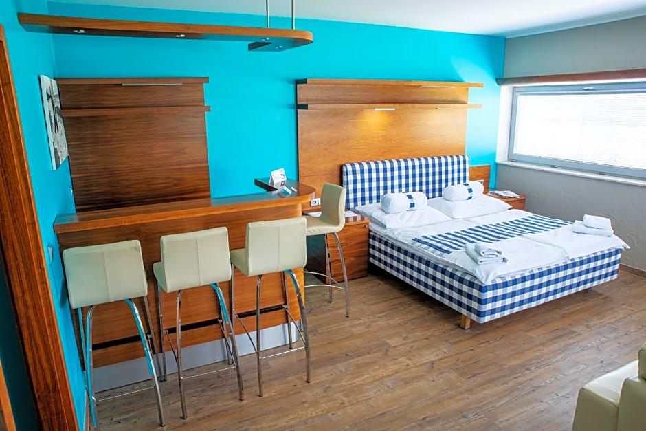 RESTAURANT AND DESIGN HOTEL NOEM ARCH 11/54
