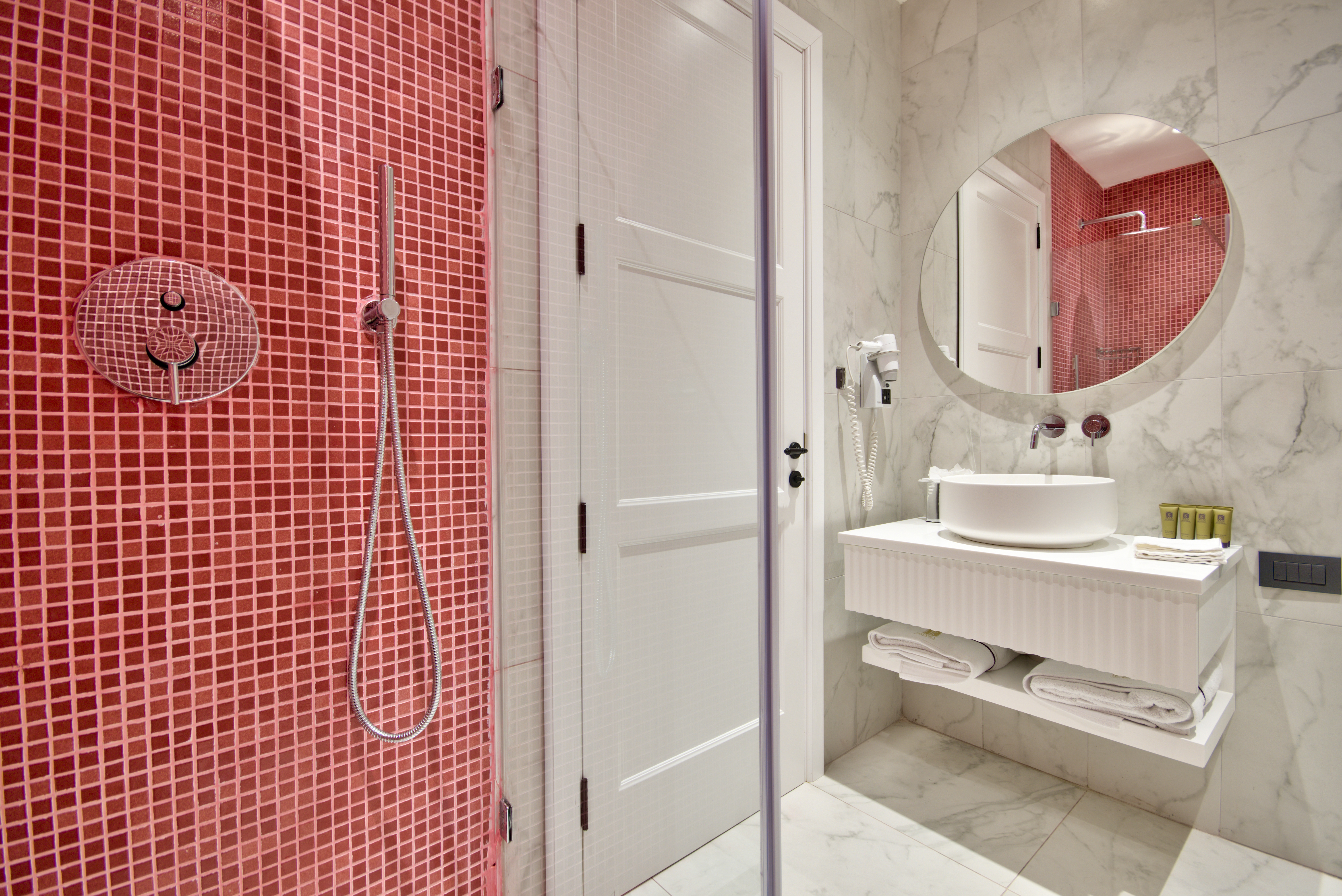 Deluxe, Suite, Single, Holm Hotel And Spa 2/2