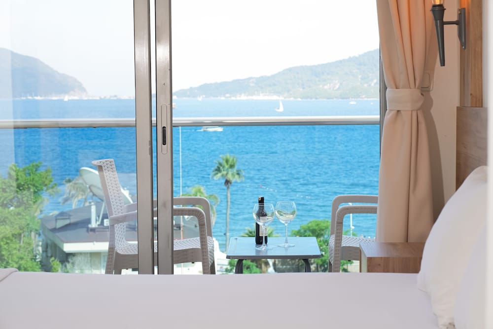 MODA BEACH HOTEL 52/57
