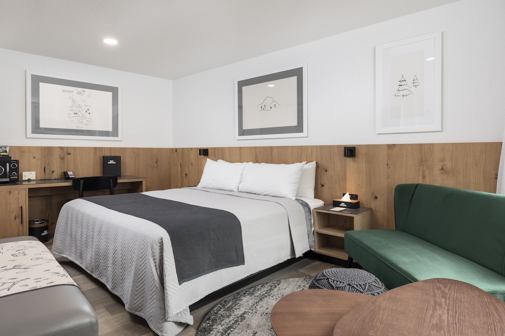 The Lumberjack Hotel 17/71