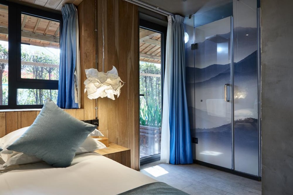 Xihu Memories Tree Hotel 50/50