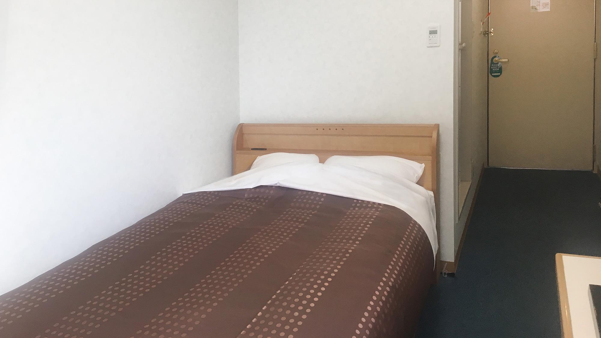Semi Room, Semi Double Bed, Smoking