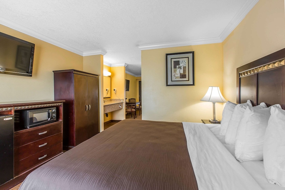 Quality Inn and Suites Bell Gardens Los Angeles 8/38