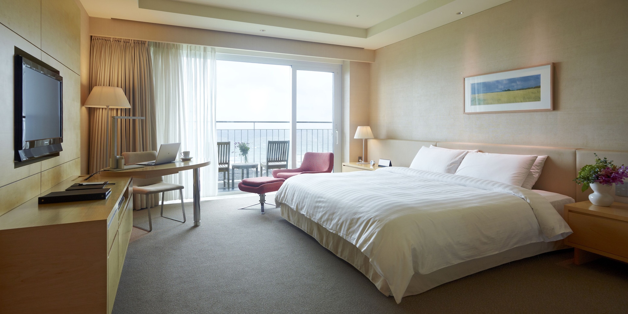 OCEAN, EXECUTIVE, KING BED