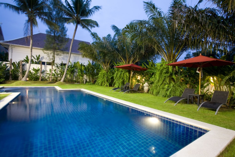 PALM GROVE RESORT 30/42