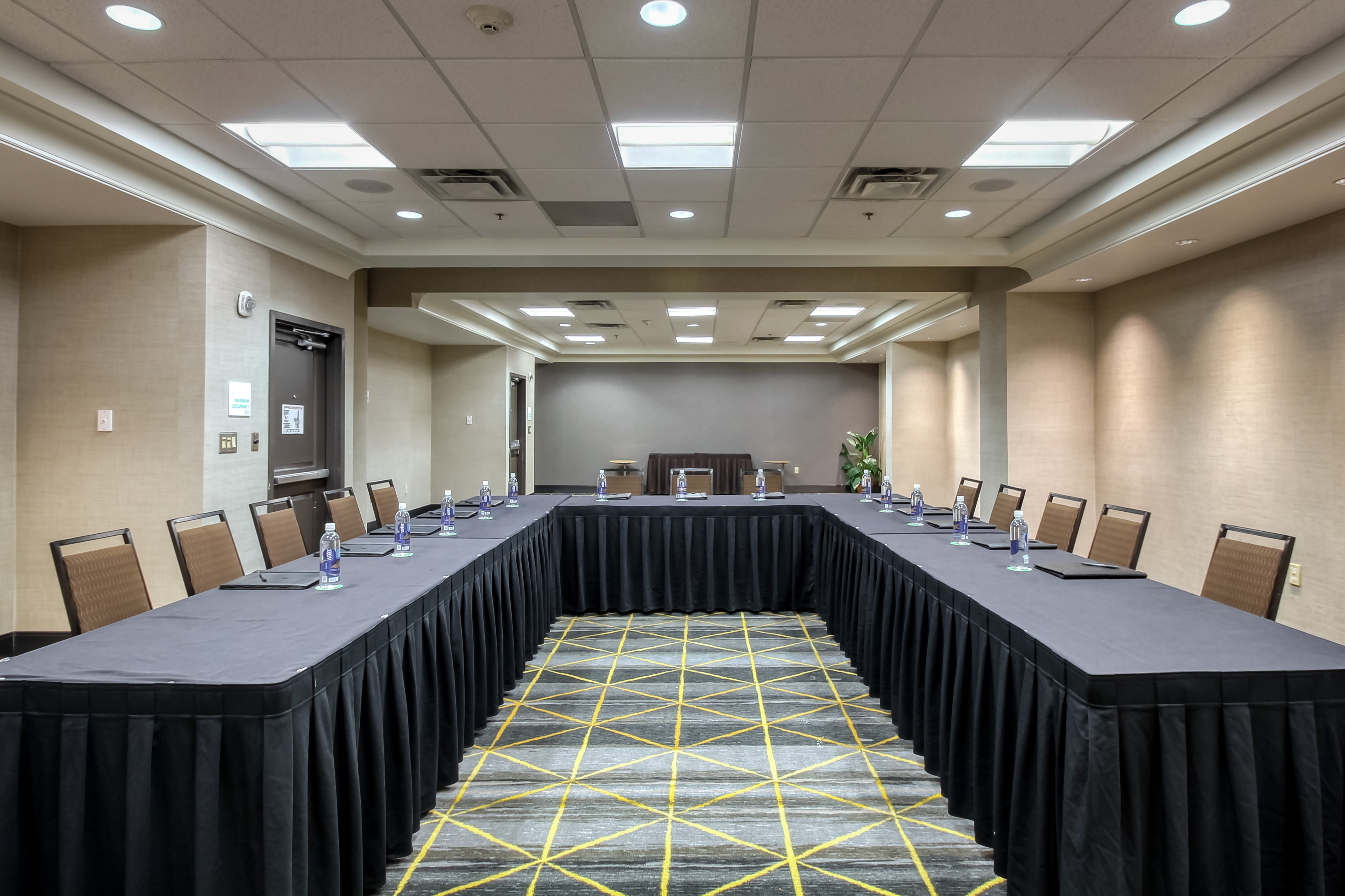 Holiday Inn Hotel Suites Atlanta Airport North 35/42