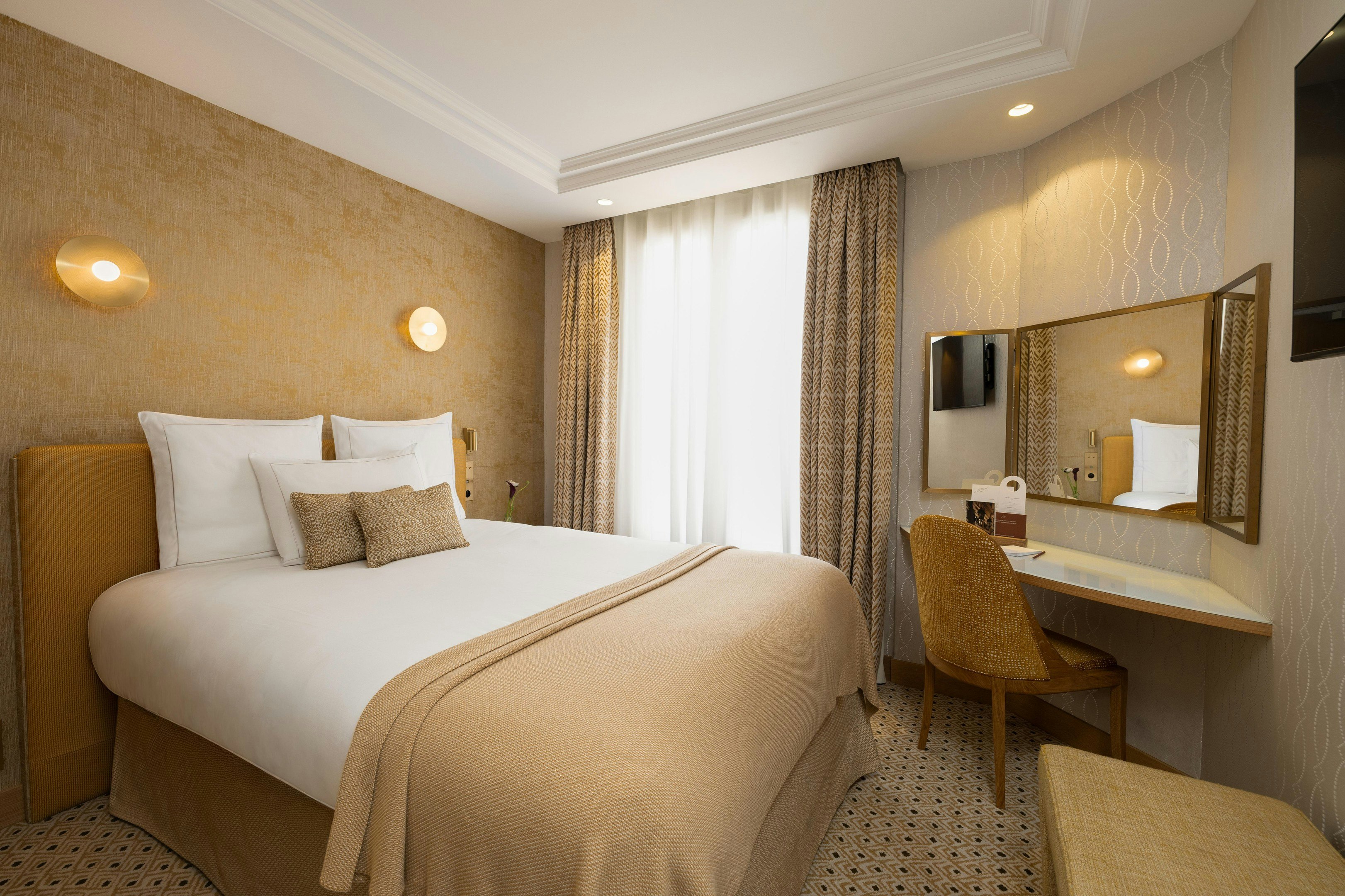 Madison Hotel 34/76