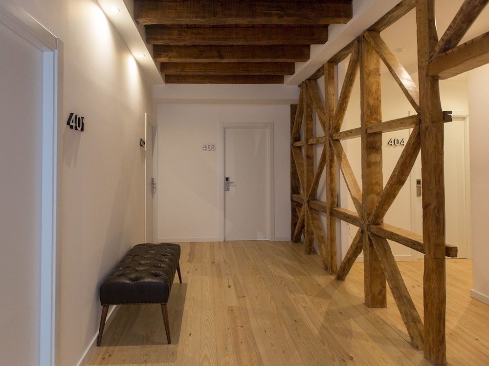The 8 Downtown Suites 32/67