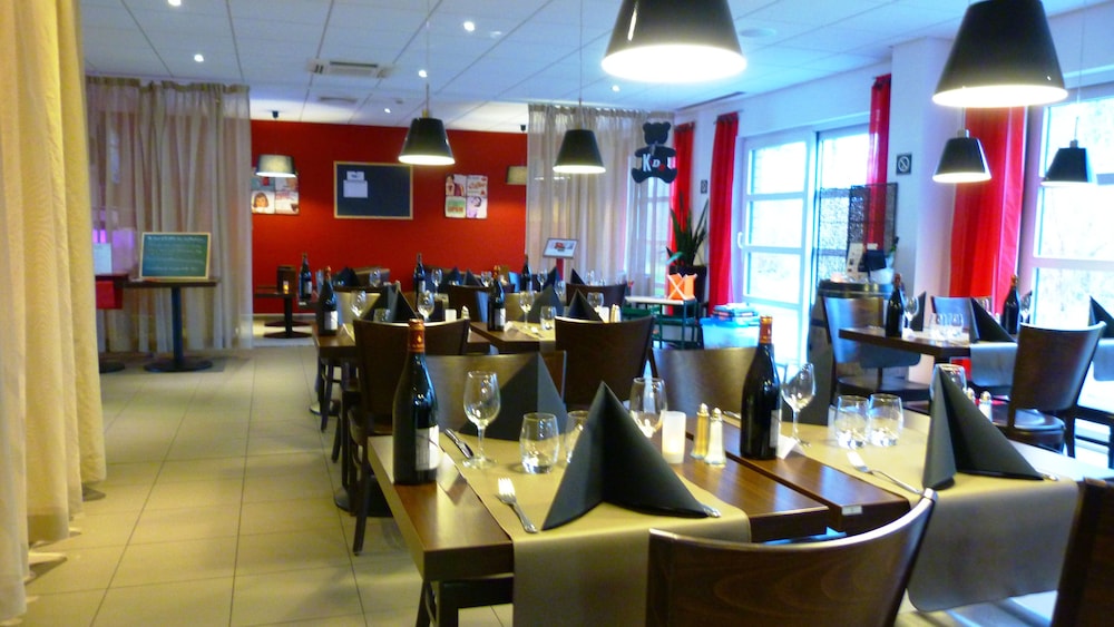restaurant cafeteria