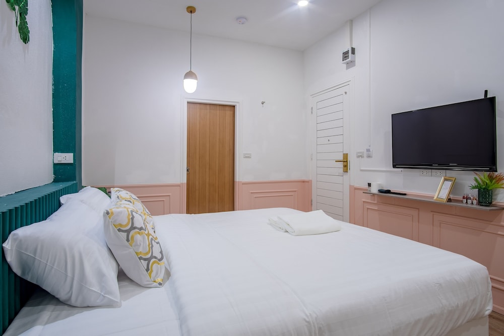 Isara Boutique Hotel and Cafe 34/66