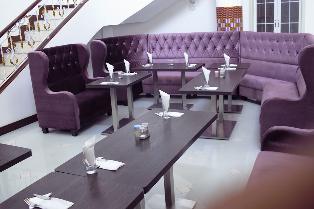 Kingsbridge Royale Hotel 42/50
