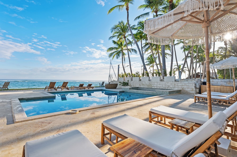 WATERMARK LUXURY OCEANFRONT ALL SUITE HOTEL 31/56