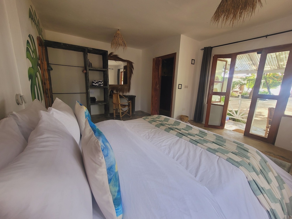 Garden Beach Bungalows 11/68