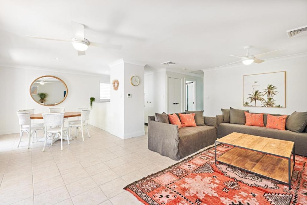 Lord Byron Resort 54/60