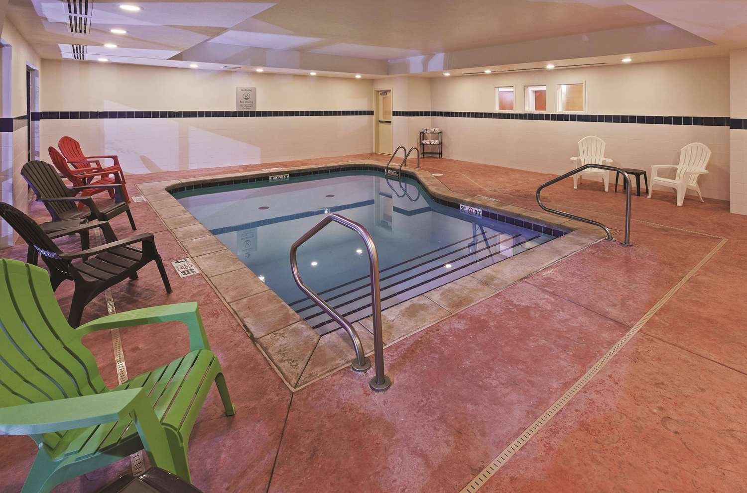 La Quinta Inn and Suites by Wyndham Edmond 14/29