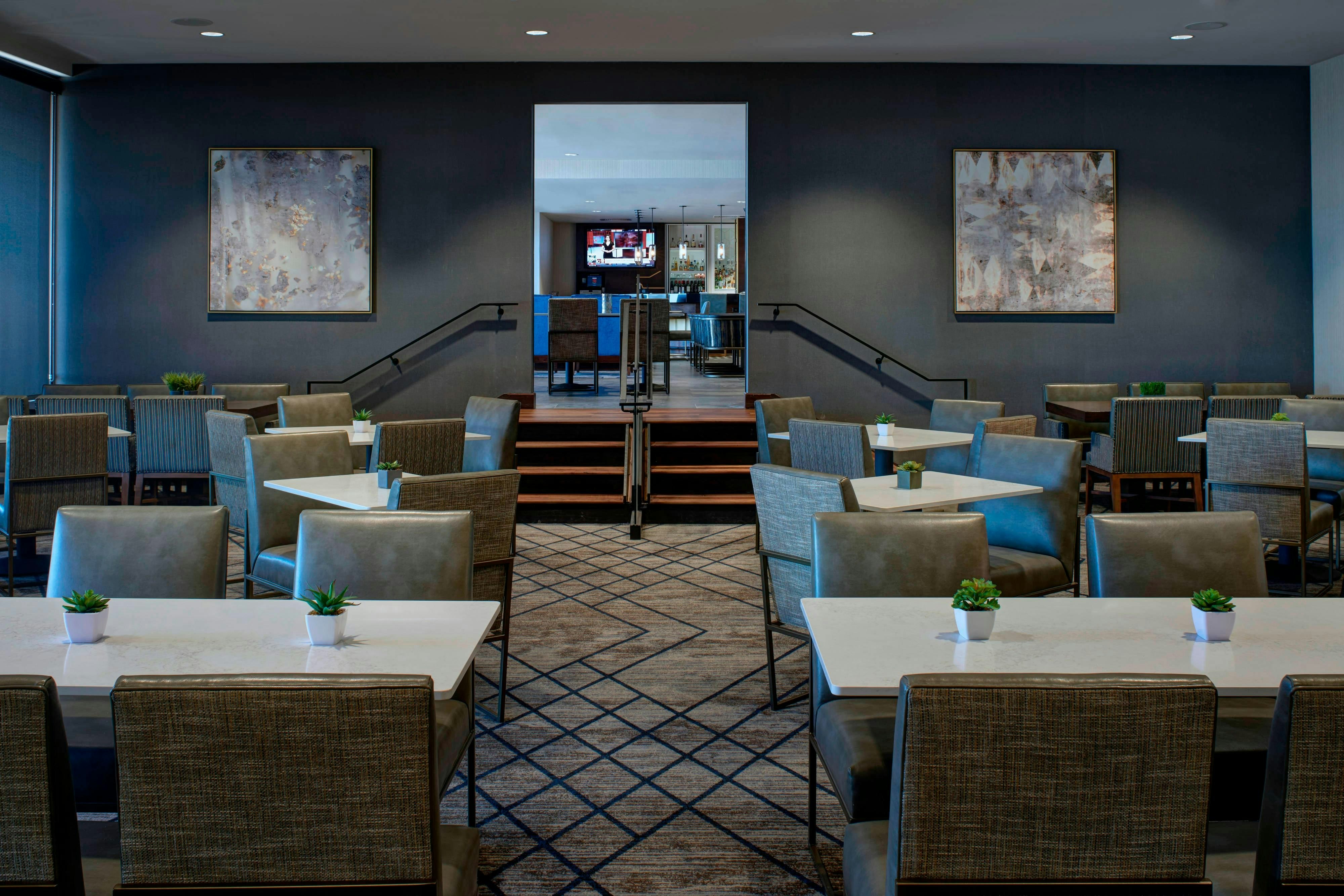 Kansas City Airport Marriott 44/64