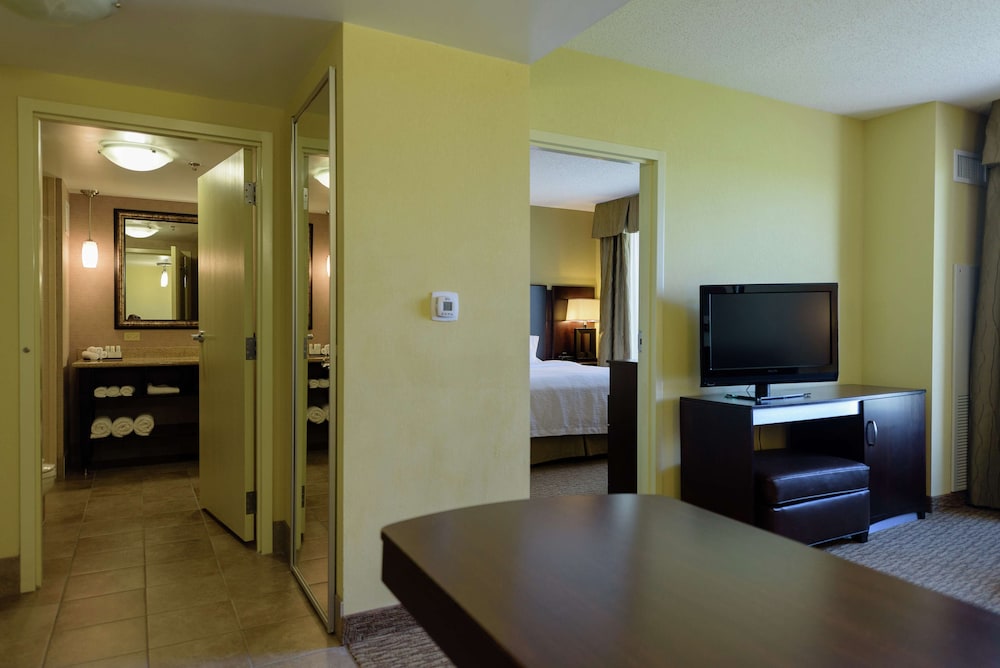 Embassy Suites by Hilton Minneapolis North 46/72