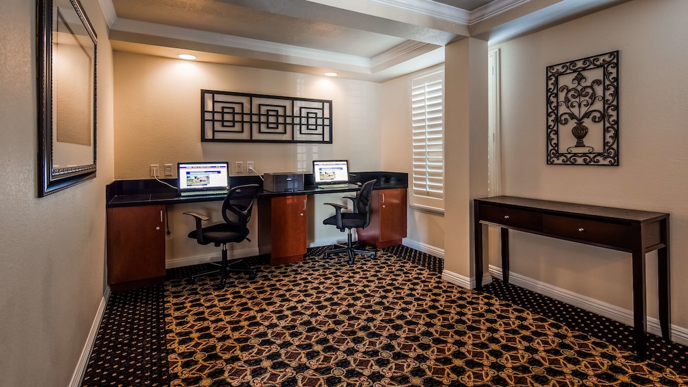 Lompoc Valley Inn and Suites 5/33
