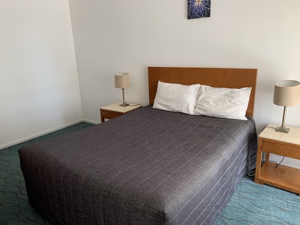 SWAGGERS MOTOR INN(FORMERLY Sundowner Yass) 17/46