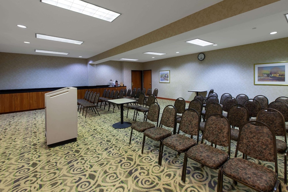 Hotel Willowbrook 20/25