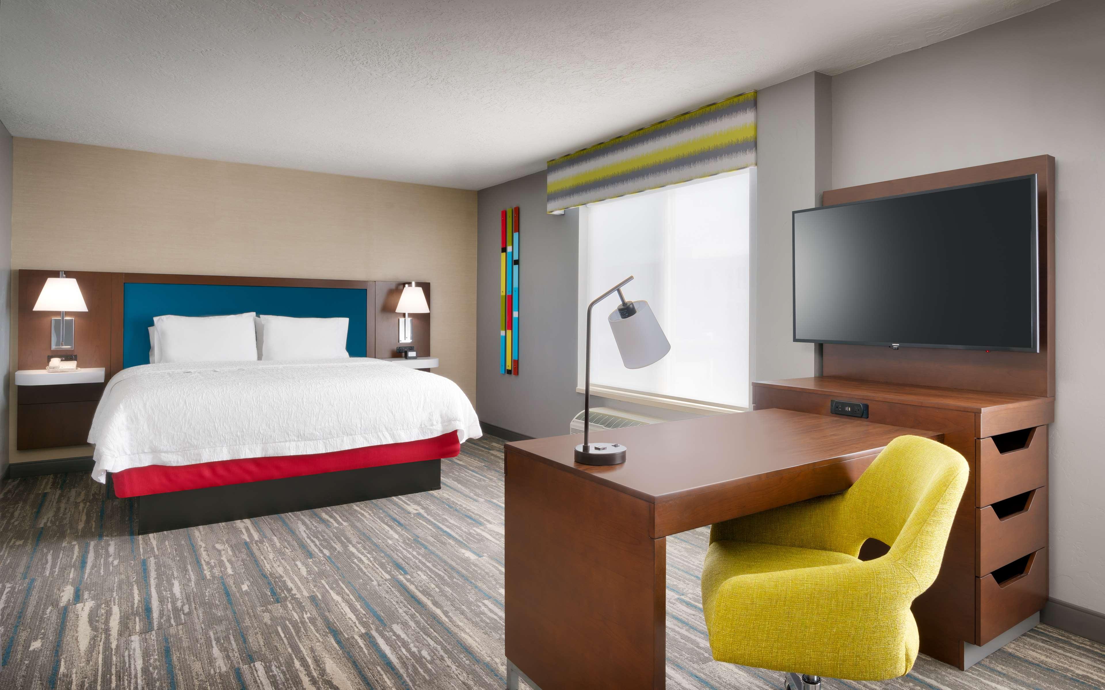 SUITE, KING BED, SOFA