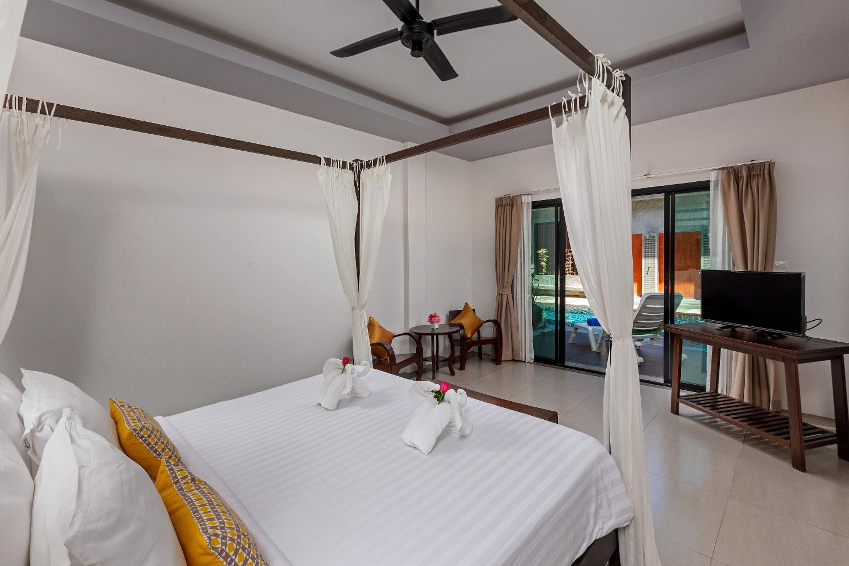 Deluxe, Double Bed, Pool Access
