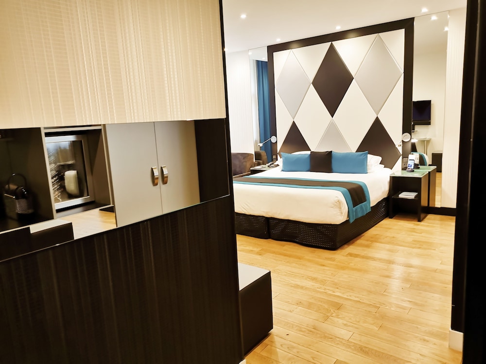 L Empire Paris 25/63