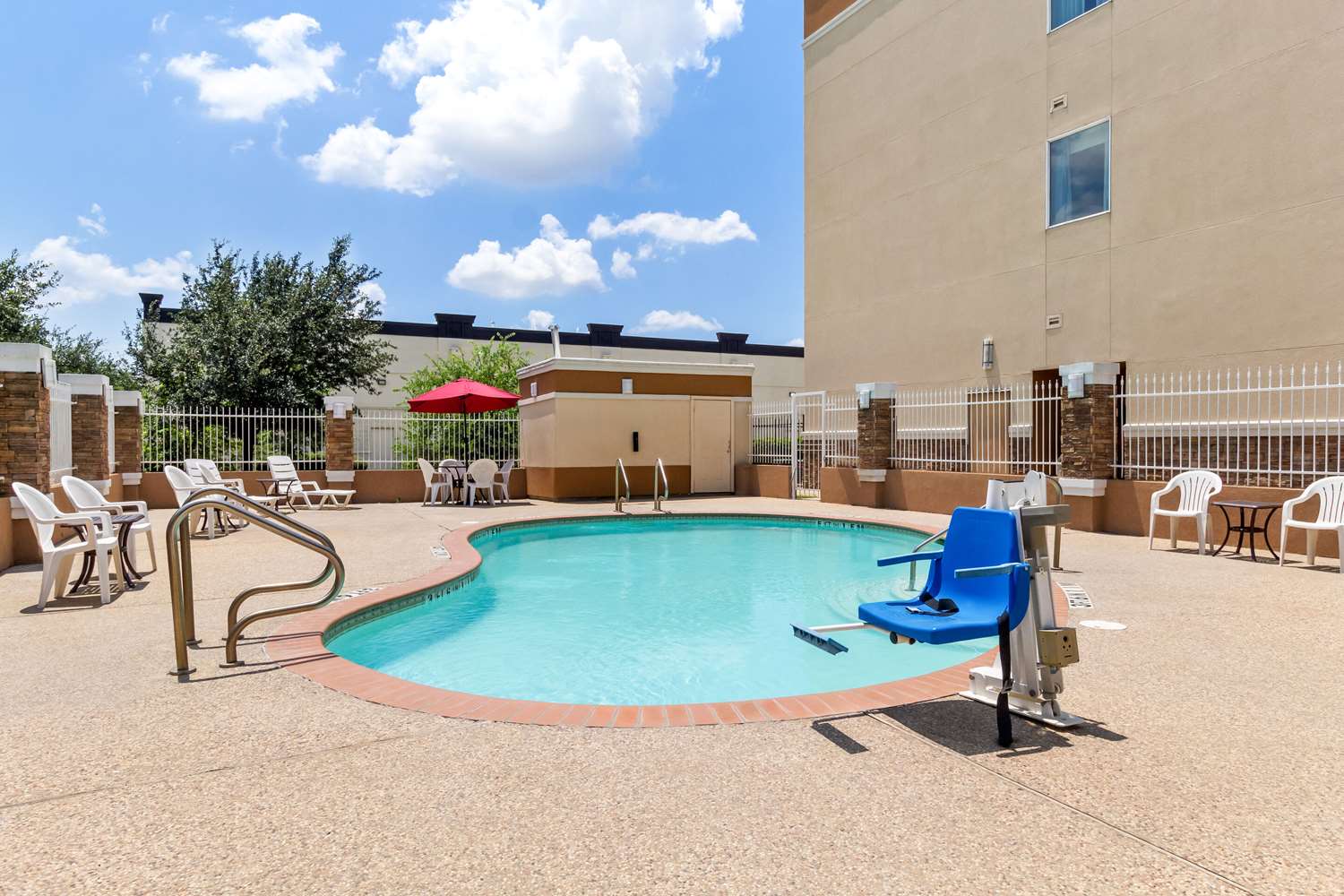 Comfort Suites At Katy Mills 41/45