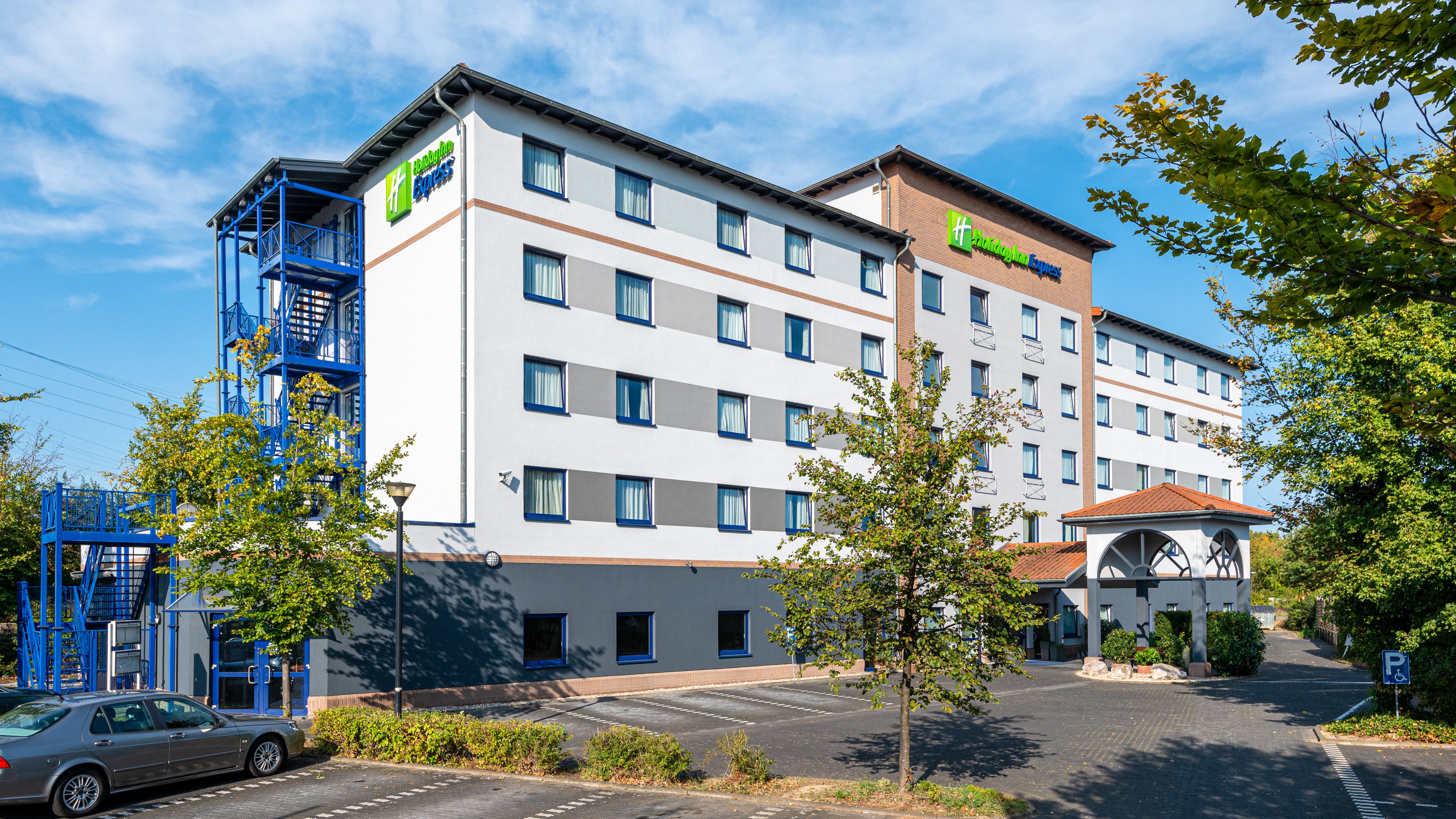HOLIDAY INN EXPRESS COLOGNE TROISDORF 38/42