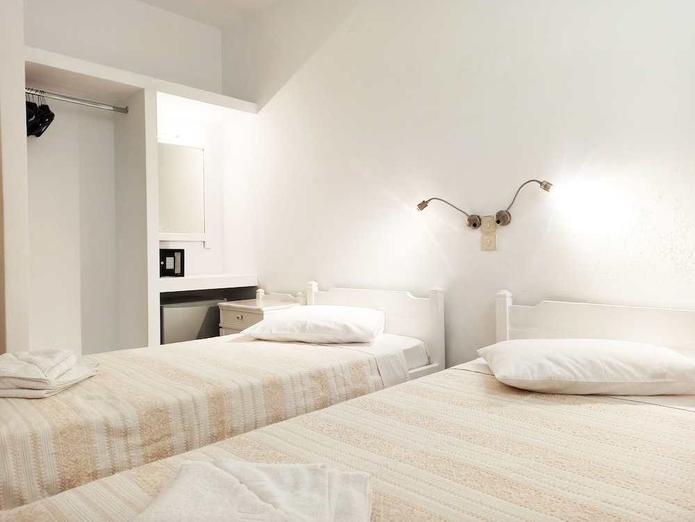 Polos Hotel Paros 20/90