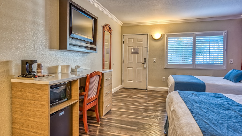 Hollywood City Inn 32/60
