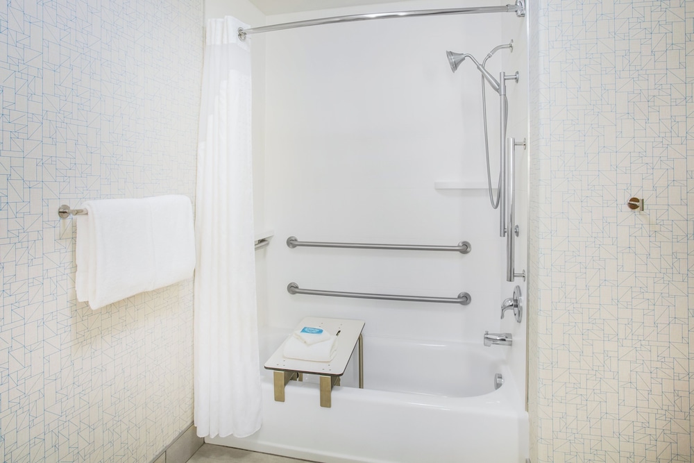 Holiday Inn Express Suites Cedar City 47/49